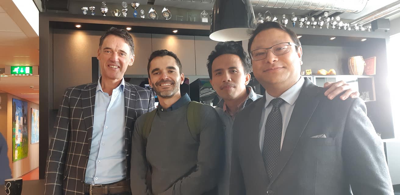 With IHS Director Kees (extreme left) and classmates from Brazil and Nepal