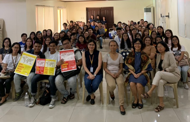 (From center) Prof. Mercedes Camille B. Ocampo, Chair, PUP Sociology Dep’t., Ms. Jane Siwa, Dr. Grace T. Cruz, and Director Maria Midea M. Kabamalan with students