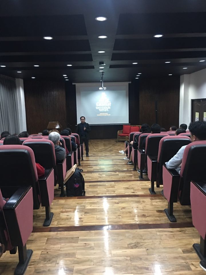 Mr. Manalang delivers a talk during the orientation in UP Baguio