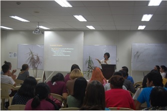 Dr. Grace T. Cruz presents the UPPI's graduate programs