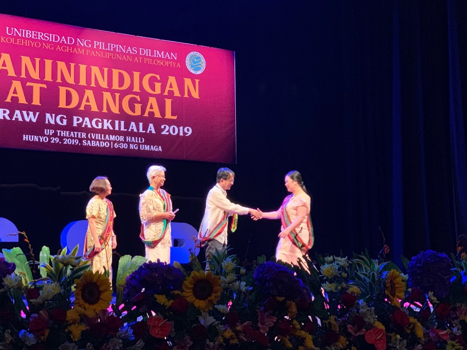 Ms. Hinlo being congratulated by from Chancellor Michael L. Tan. Also in the picture are<br />
CSSP Dean Ma. Bernadette Abrera and </p>
<!--Associate Dean--><p> College Secretary for Student Affairs Darlene Gutierrez